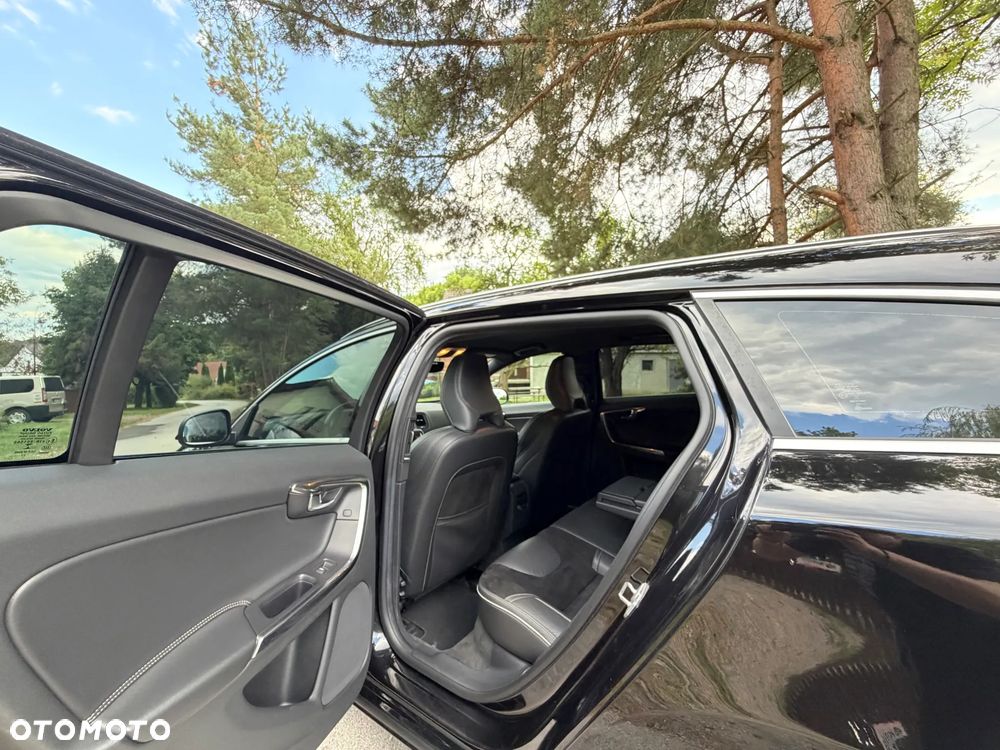 Volvo V60 D4 Geartronic R-Design - 20