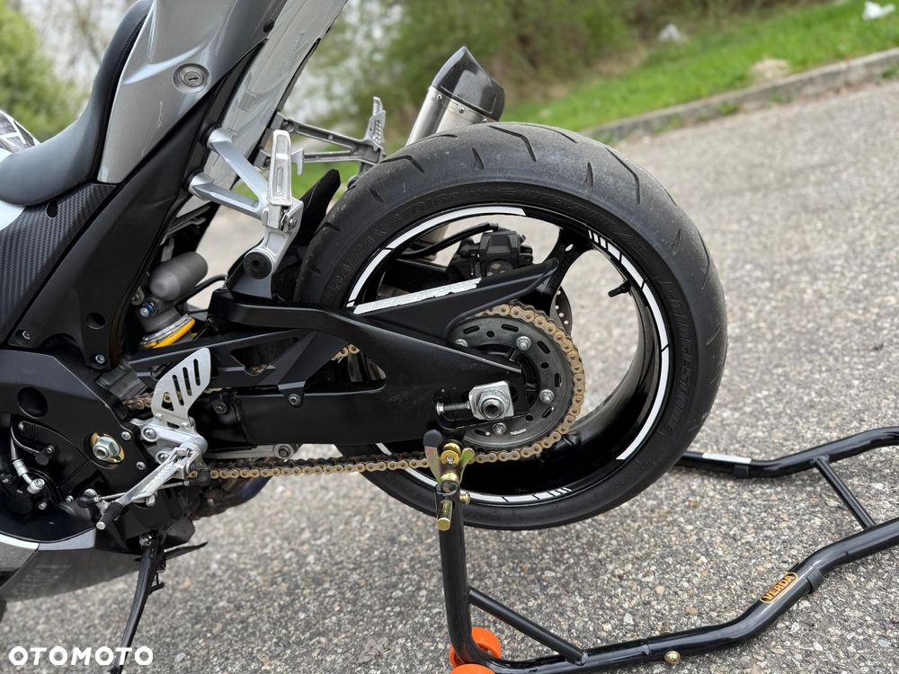 Suzuki GSX-R - 10