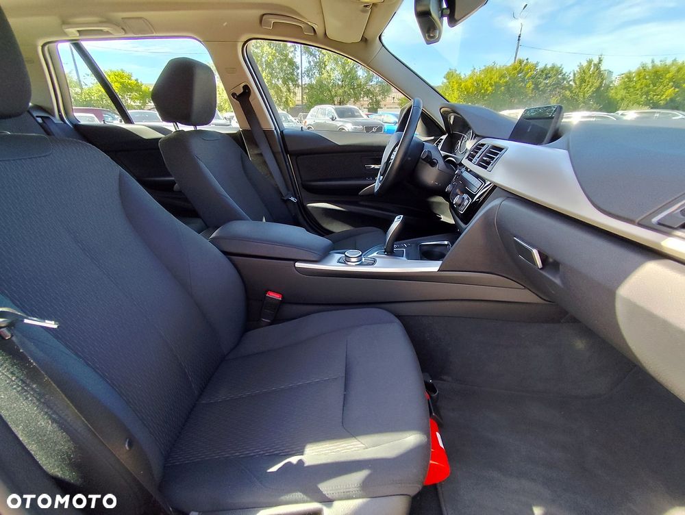BMW Seria 3 318i GPF Advantage - 10