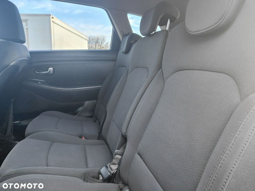 Kia Carens - 28