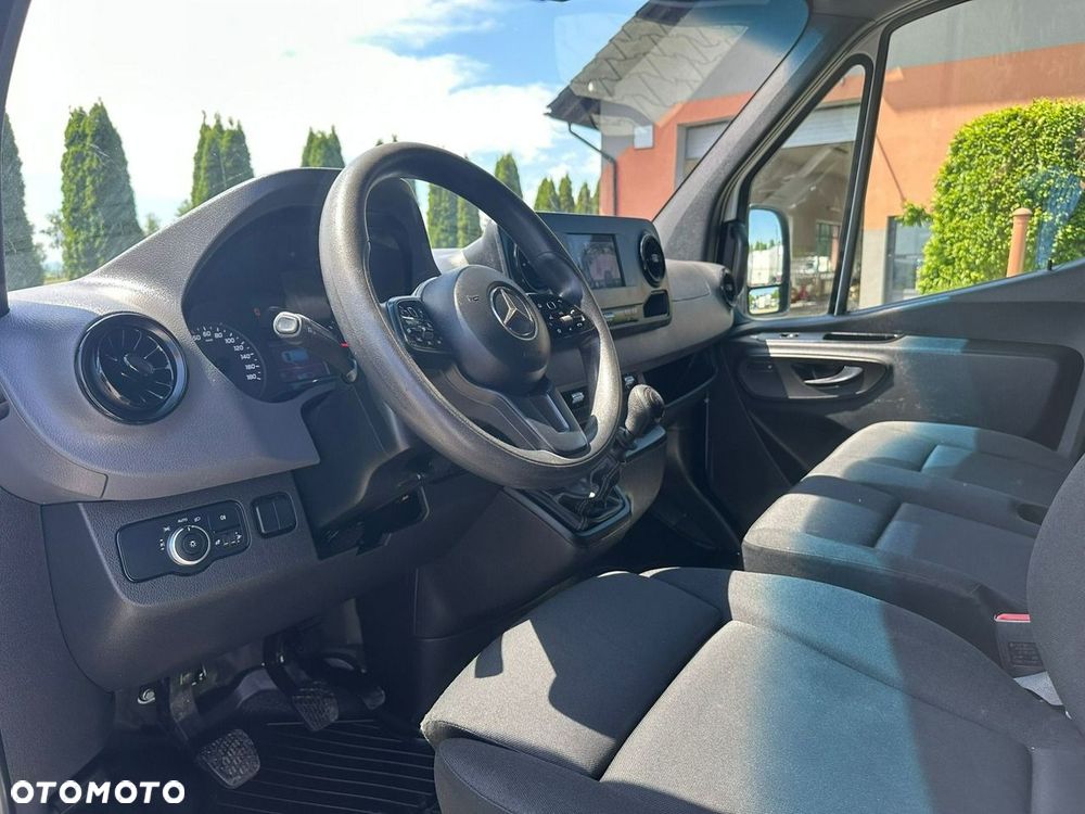 Mercedes-Benz Sprinter - 15