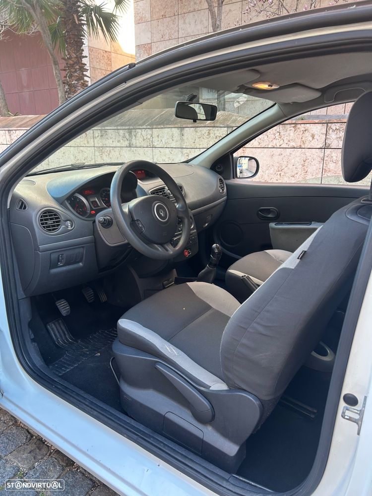 Renault Clio 1.5 dCi Dynamique S - 5