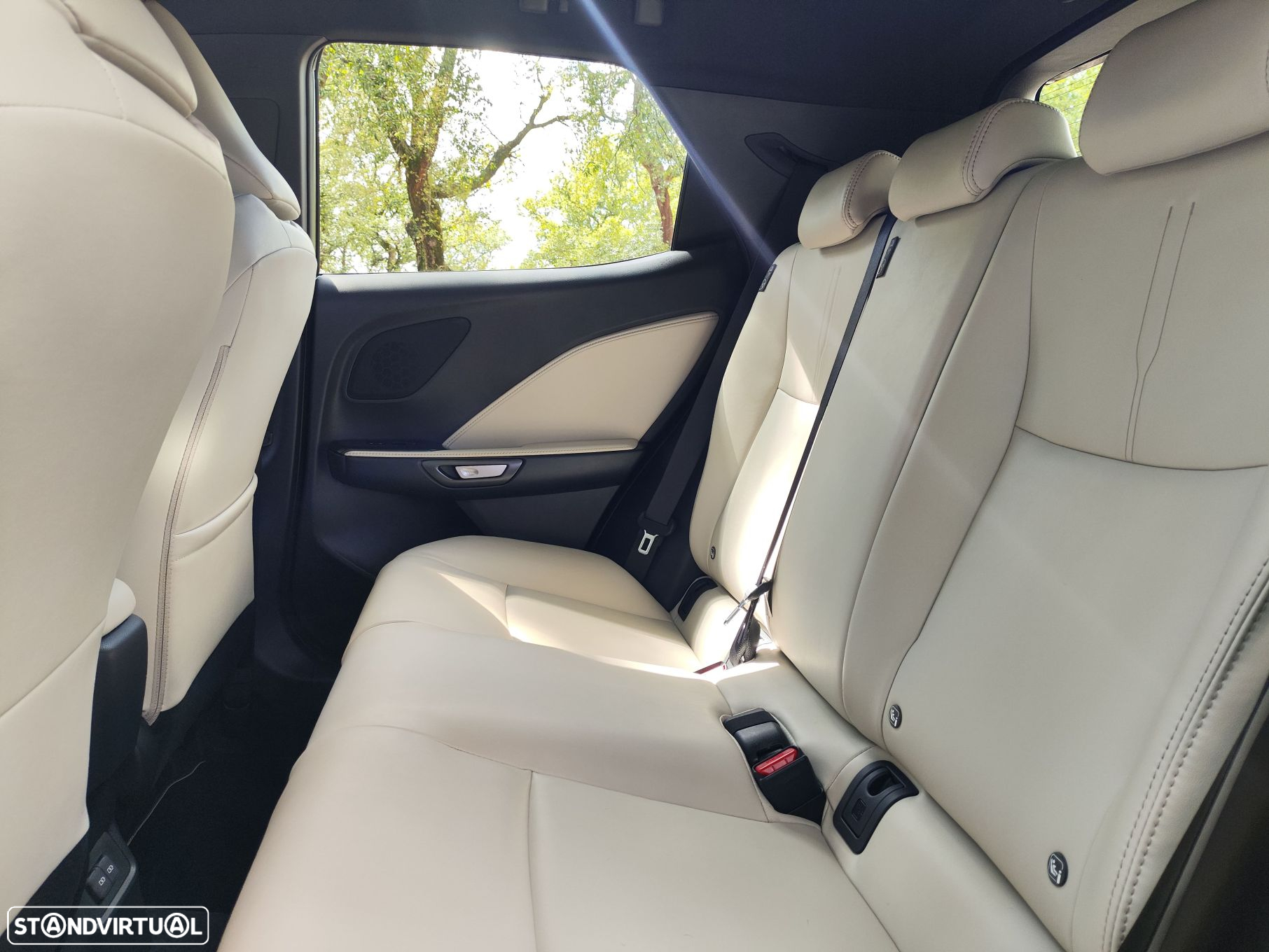 Lexus LBX Elegant - 25