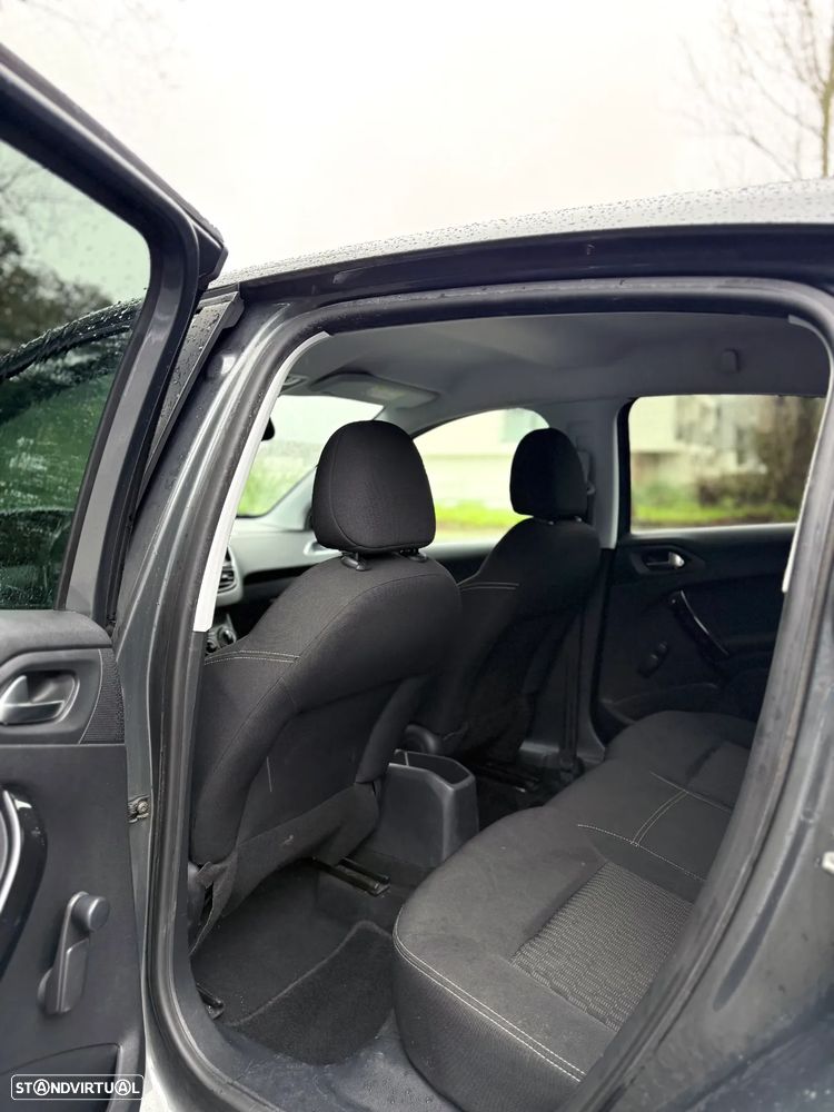 Peugeot 208 1.2 PureTech Style - 23