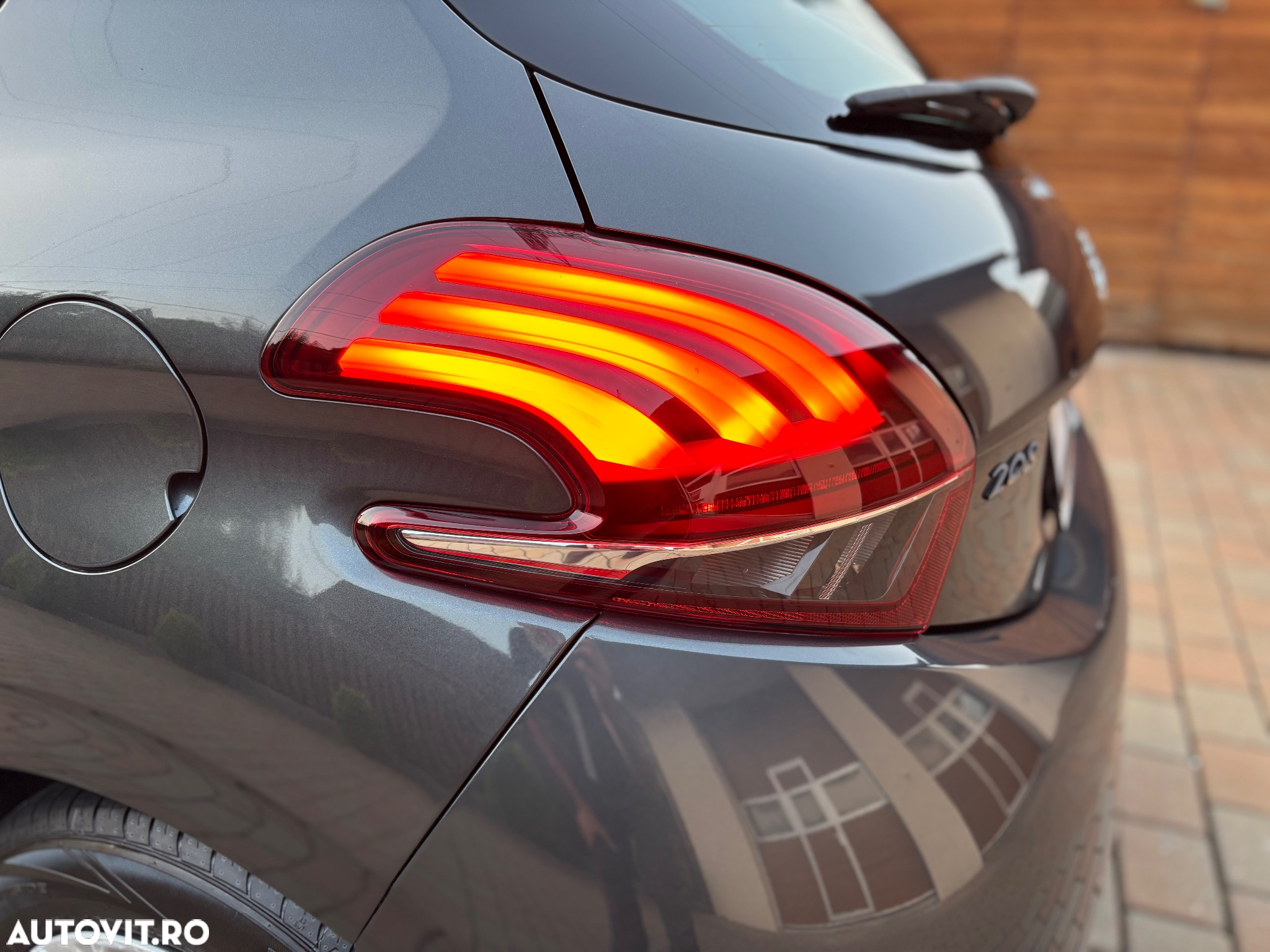 Peugeot 208 1.2 L PureTech Allure - 23