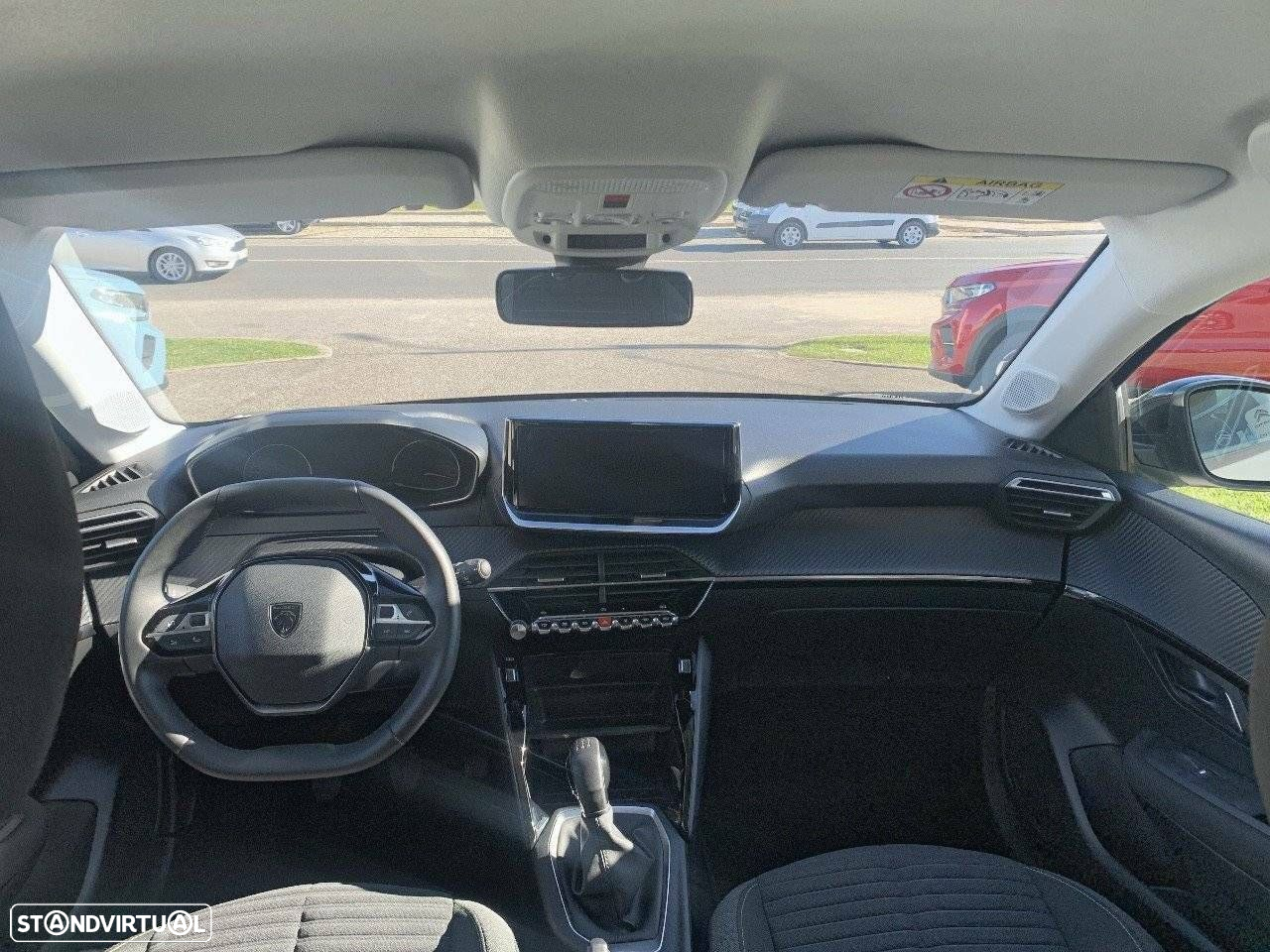 Peugeot 208 - 8