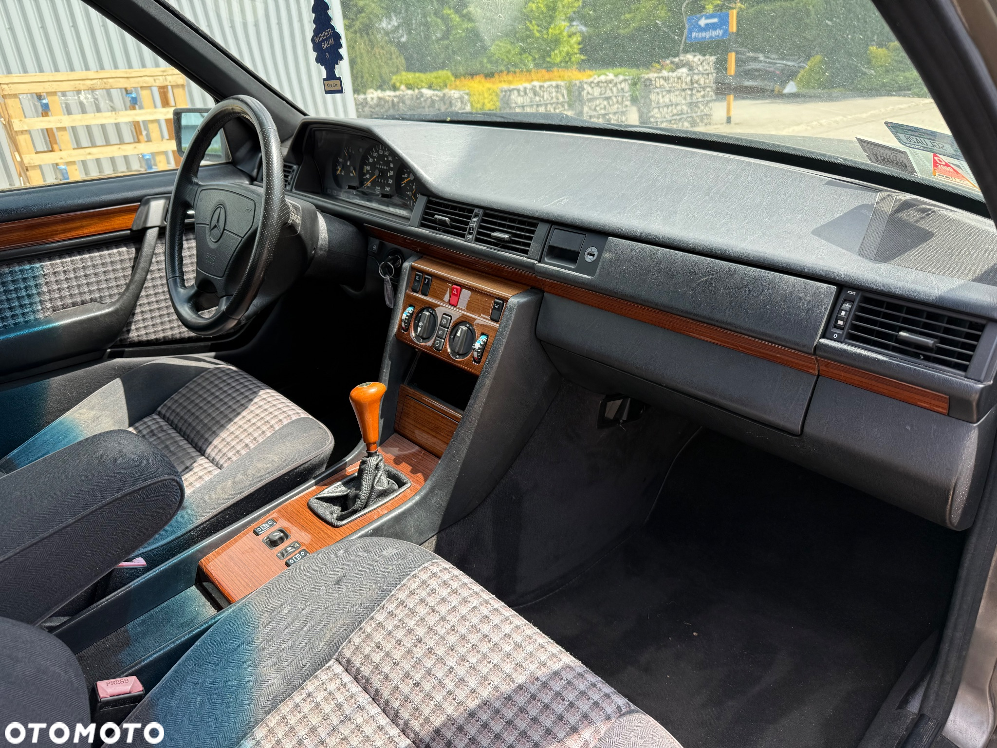 Mercedes-Benz W124 (1984-1993) - 17