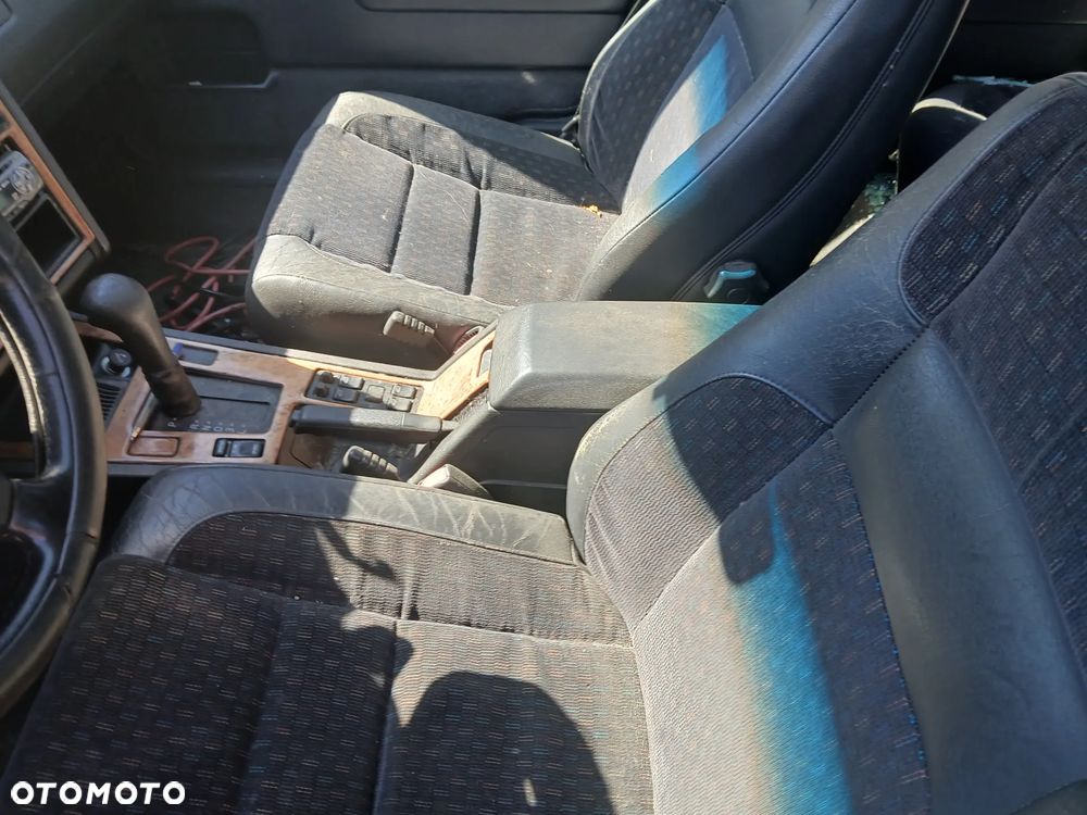 volvo 850 kombi fotel fotele kanapa deska kokpit podsufitka boczek boczki klamka podłokietnik licznik - 6