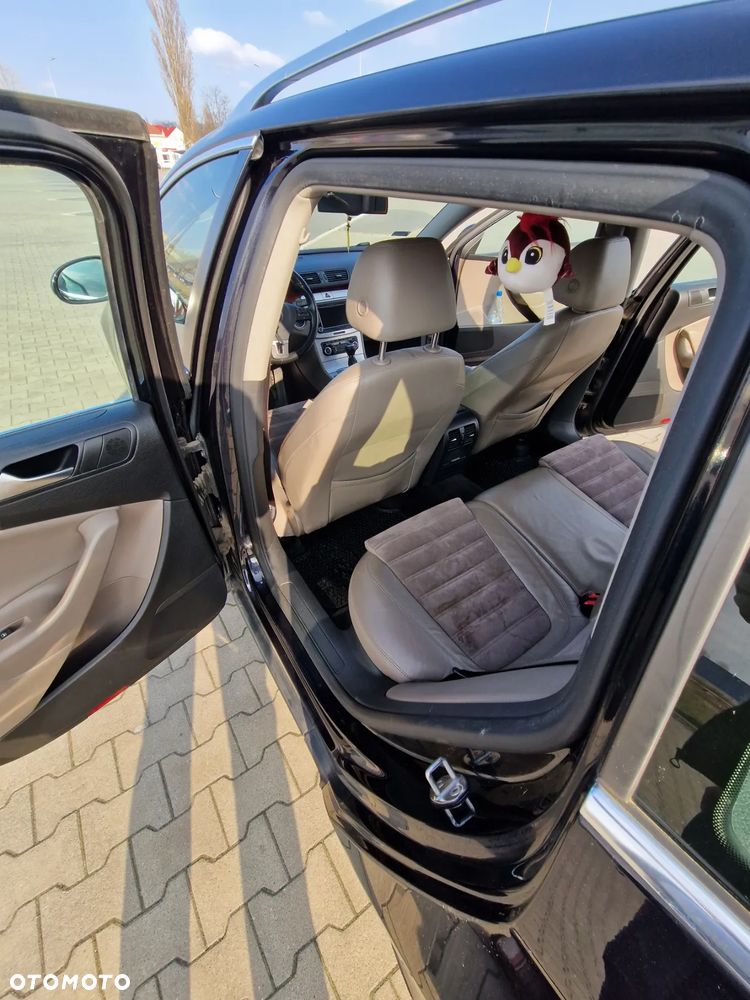 Volkswagen Passat 2.0 TDI Highline - 28