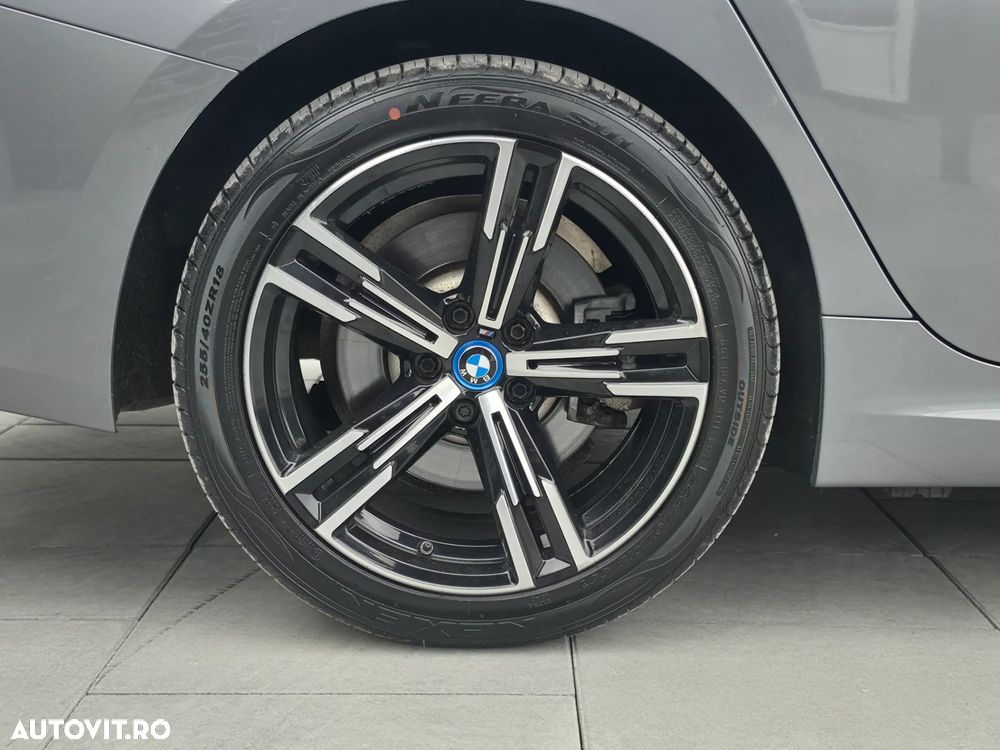 BMW Seria 3 320e Aut. M Sport - 36