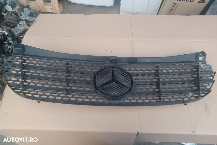 Grila radiator A6398800185 Mercedes-Benz C-Class W204/S204/C204 [face - 2
