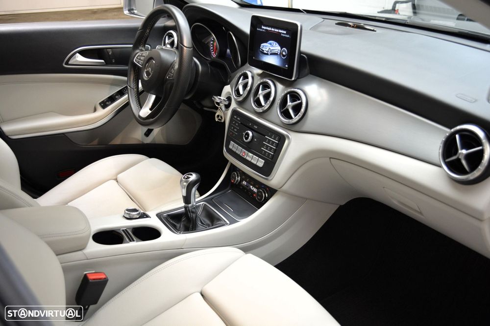 Mercedes-Benz CLA 200 CDI Urban - 32
