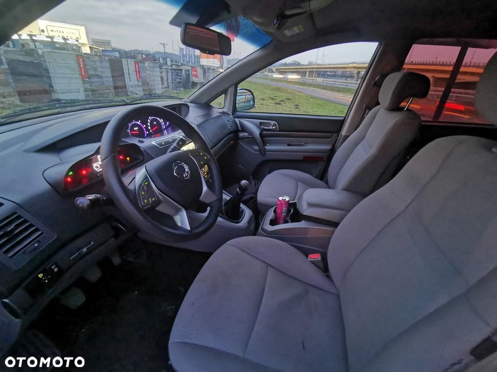 SsangYong/KGM Rodius 200 e-XDi Crystal Plus - 7