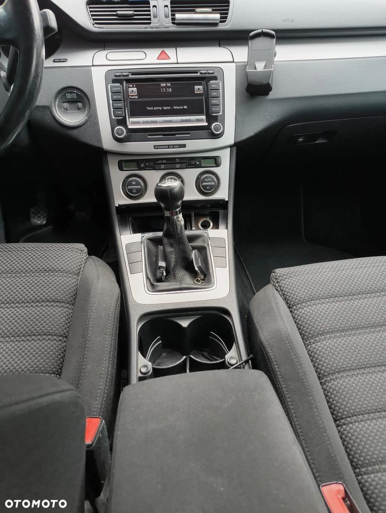 Volkswagen Passat - 11