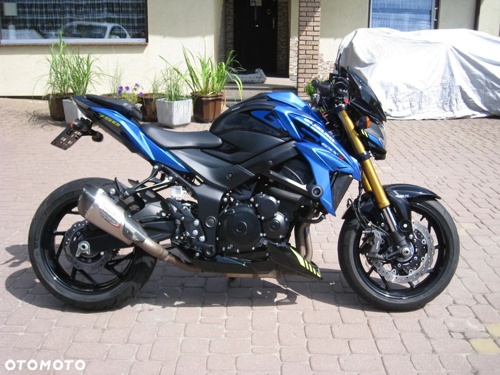 Suzuki GSX - 11