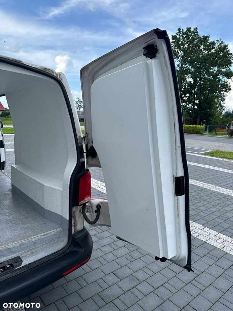 Volkswagen Transporter - 24