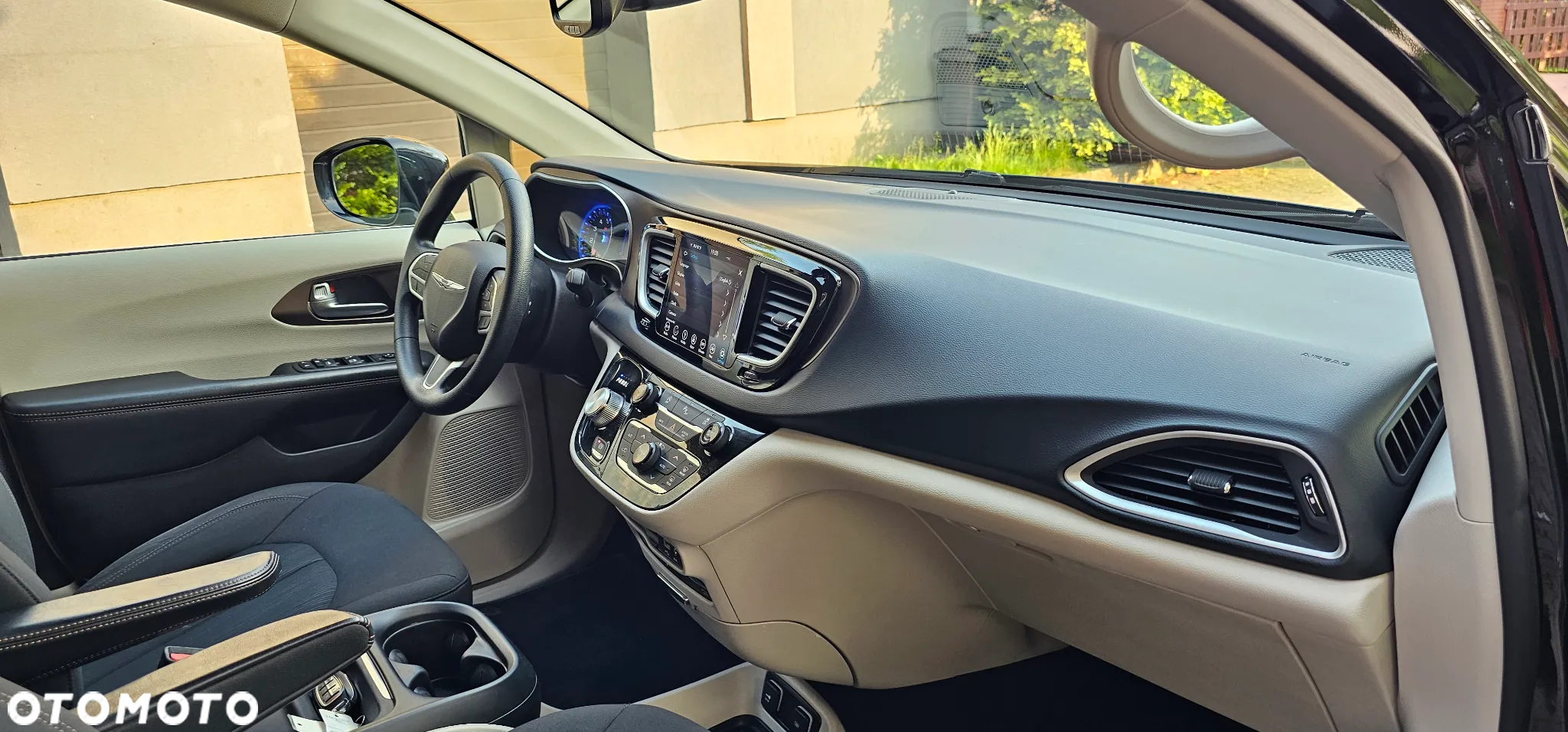 Chrysler Pacifica - 12