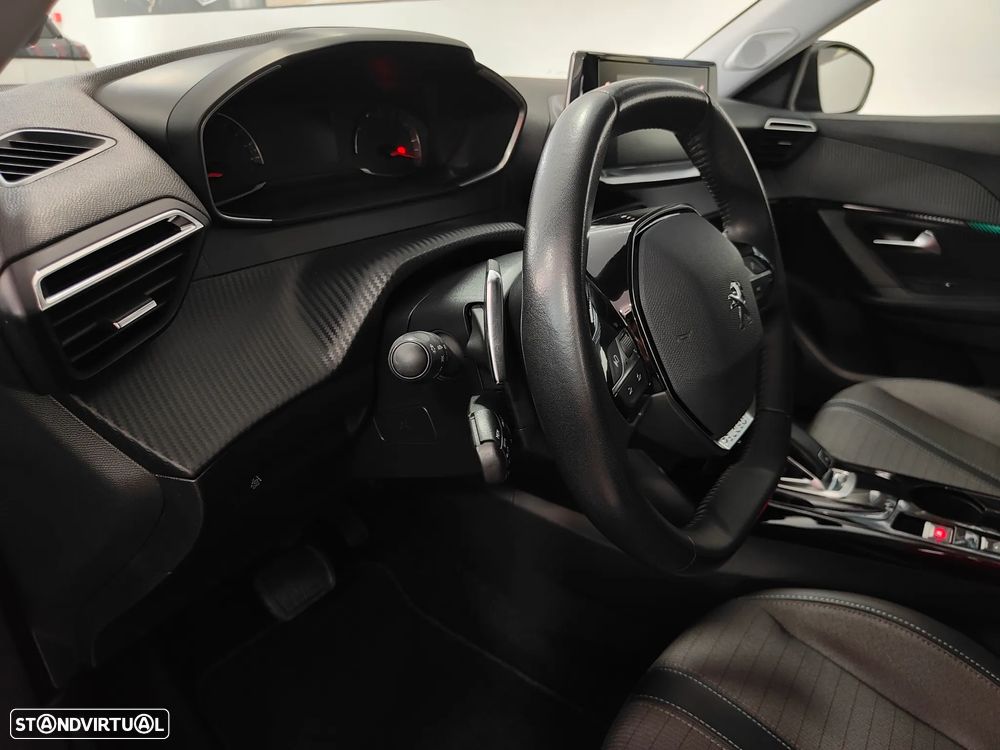 Peugeot 2008 1.2 PureTech Allure EAT8 - 47