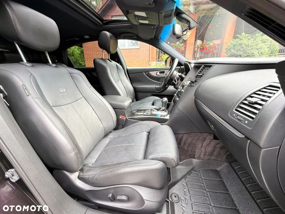 Infiniti QX70 - 25