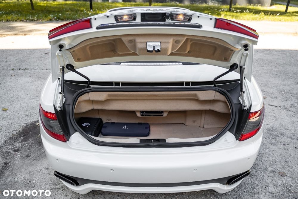 Maserati GranCabrio Sport - 16