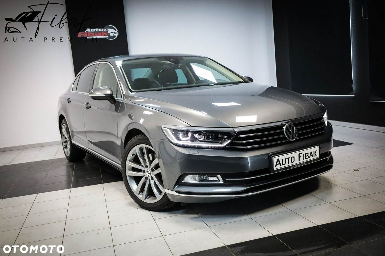 Volkswagen Passat - 1
