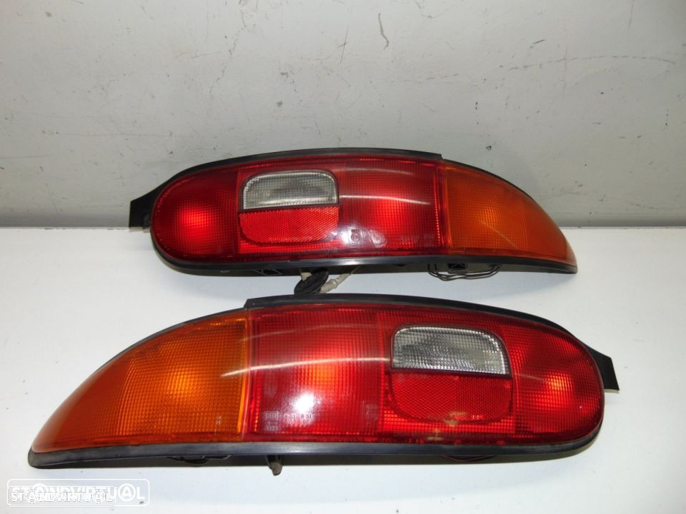 Mazda MX3 - farolins de trás