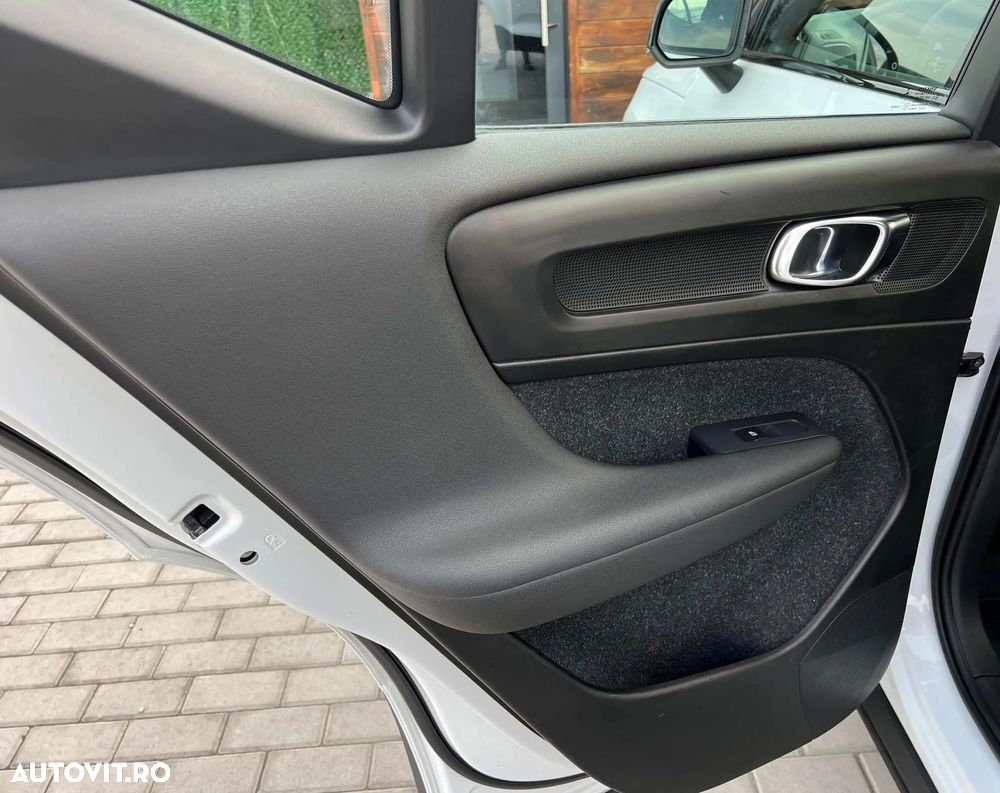 Volvo XC 40 D4 AWD Geartronic R-Design - 21