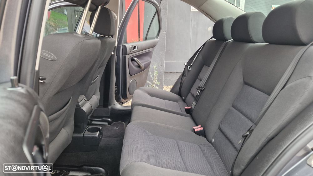 VW Jetta 1.9 TDi Confortine DSG - 27