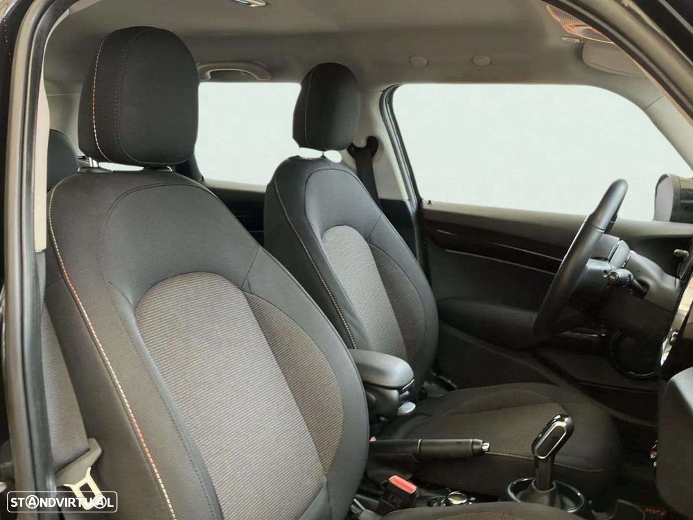 MINI 5 Portas Cooper Auto - 13