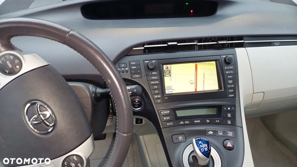 Toyota Prius 1.8 HSD Prestige - 14