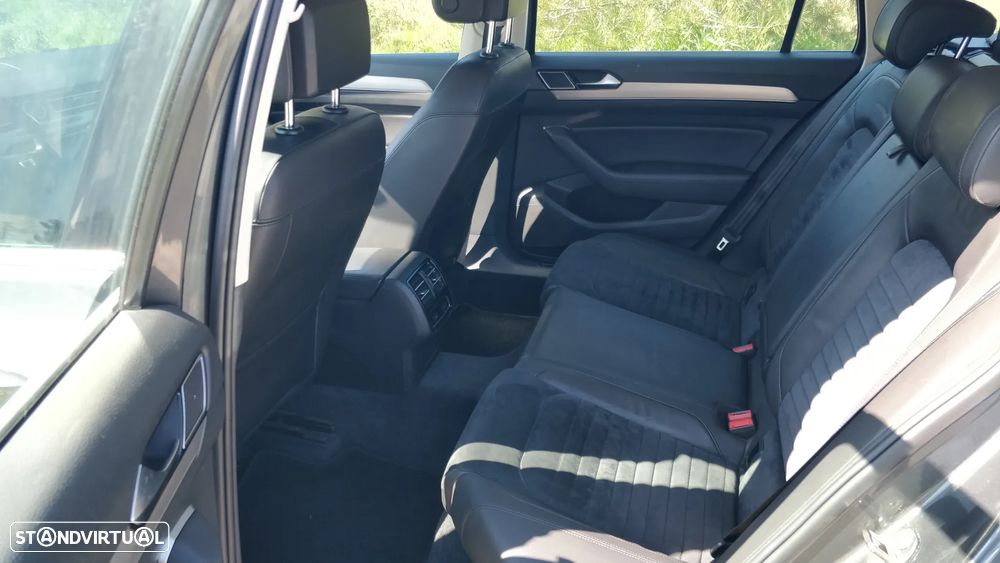 VW Passat Variant 2.0 TDi Highline - 16