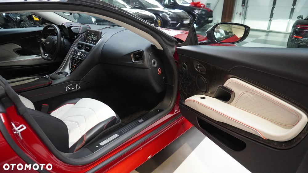 Aston Martin DBS Superleggera Standard - 7