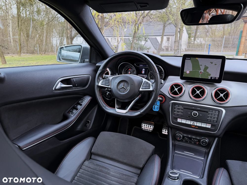 Mercedes-Benz GLA 200 7G-DCT AMG Line - 13