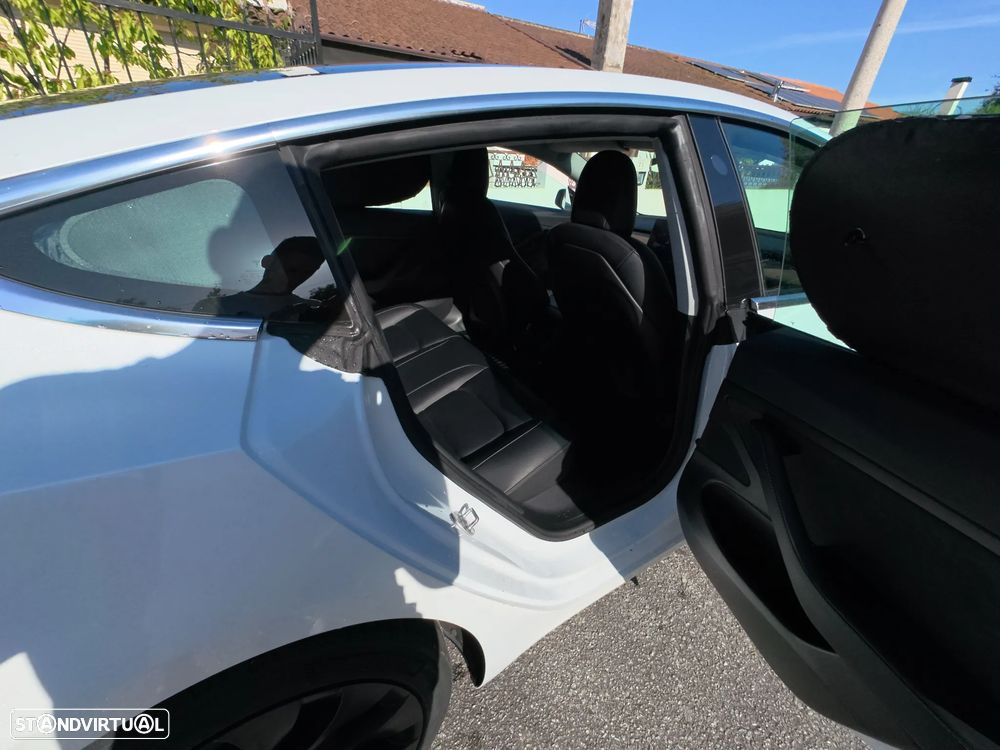 Tesla Model 3 Standard Range Plus RWD — fotografia 5