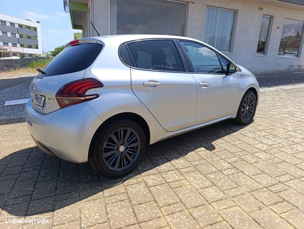 Peugeot 208 1.2 PureTech Style - 8