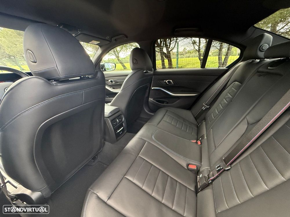 BMW 330 e Pack Desportivo M Pro Auto - 29