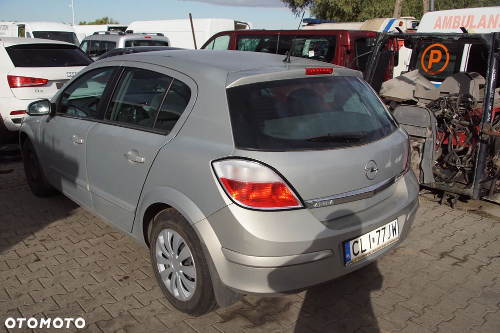 Auto na części - Opel Astra III H 1.6 105 KM Z16XEP F17 Z167 2004R Silnik Skrzynia Drzwi Maska Błotnik Zderzak Klapa Lampa Lusterko Klamka Szyba Deska Kokpit Sterownik Moduł Czujnik Licznik Wyświetlacz Panel Kierownica - 5