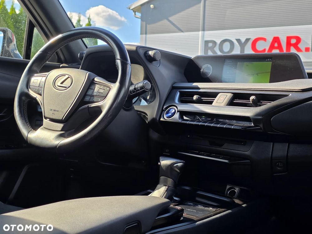 Lexus UX - 25