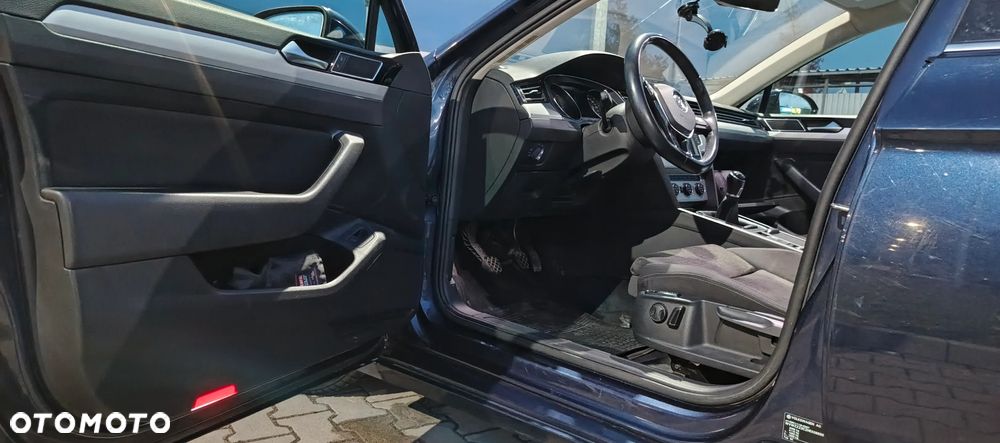 Volkswagen Passat - 4