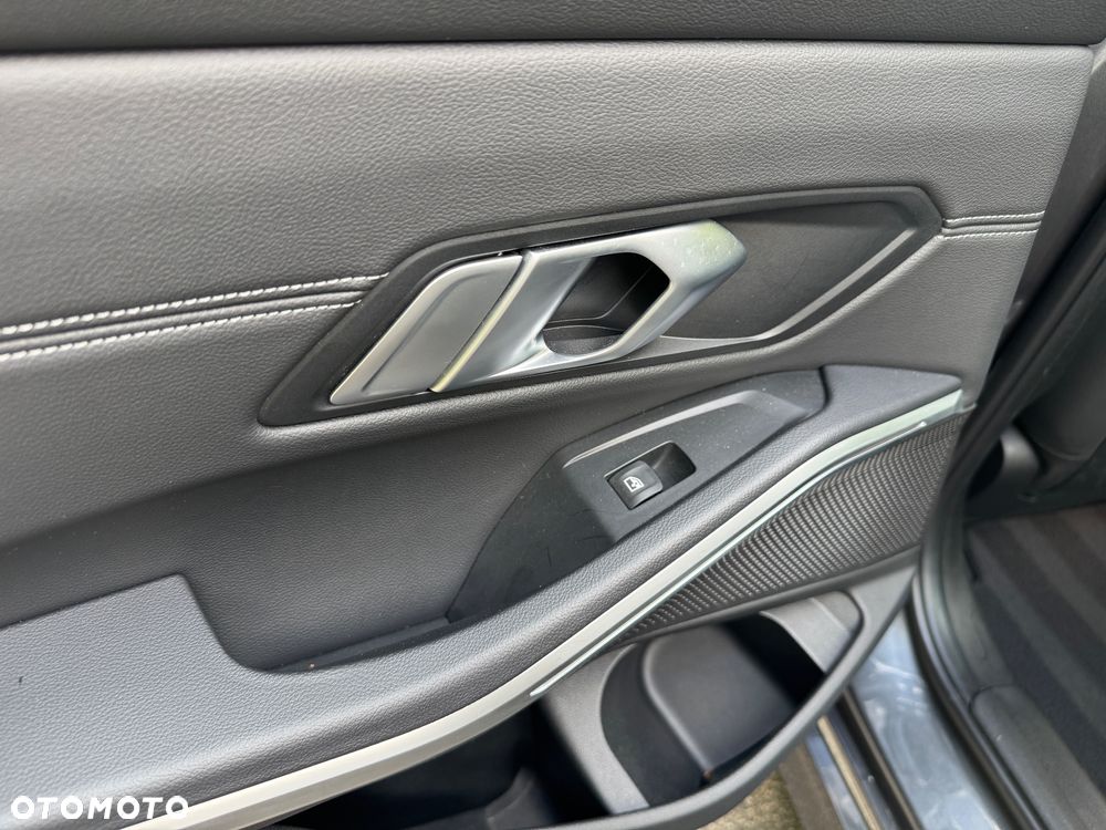 BMW Seria 3 318d Sport Line - 19