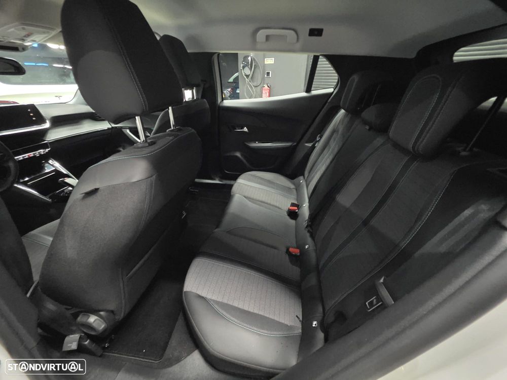 Peugeot e-2008 Allure Pack - 27