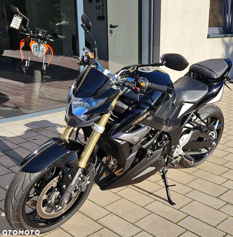 Suzuki GSR