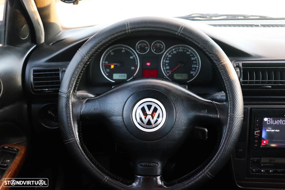 VW Passat 1.9 TDi Highline - 9