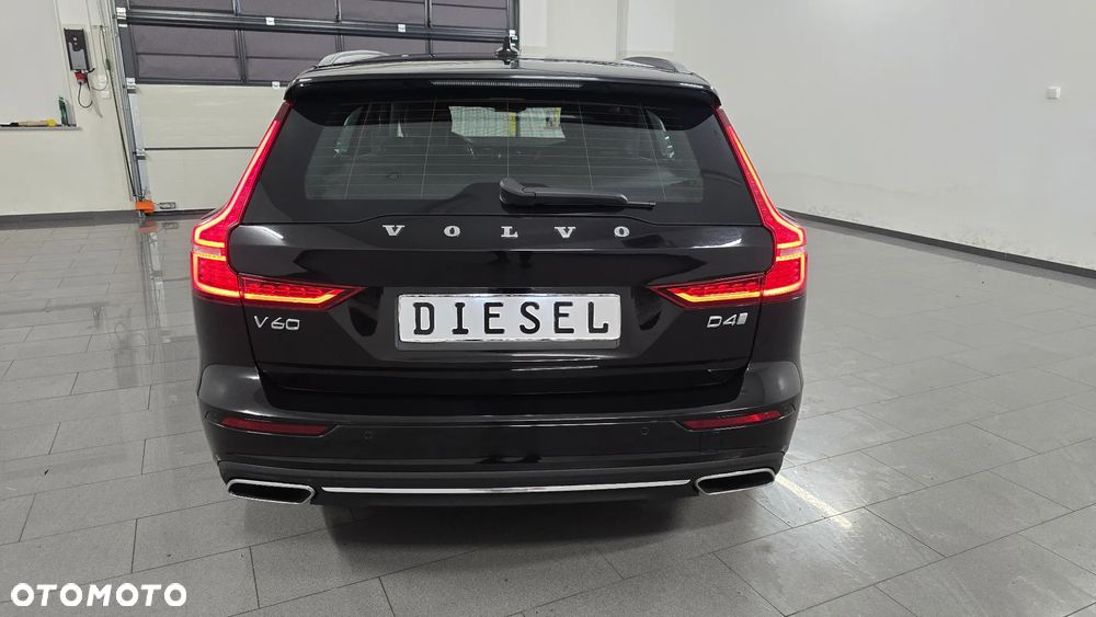 Volvo V60 D4 R-Design - 9