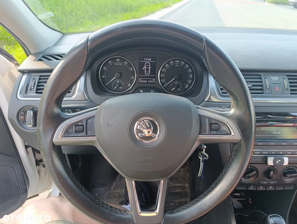 Skoda RAPID 1.2 TSI Ambition Max - 12