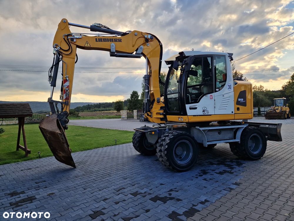Liebherr A912 - 16