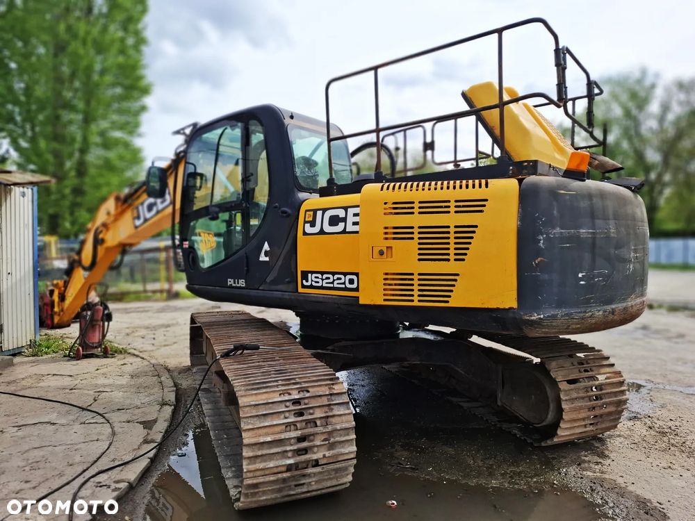 JCB JS 220 LC