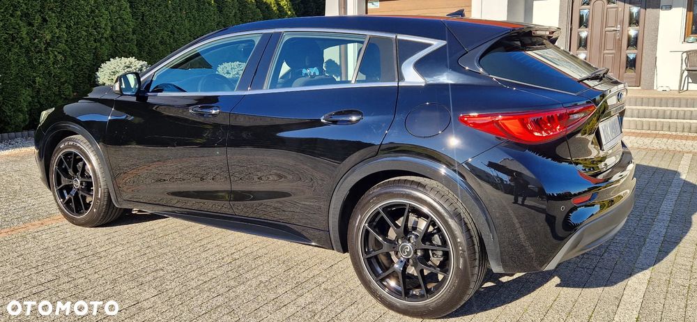 Infiniti Q30 - 6