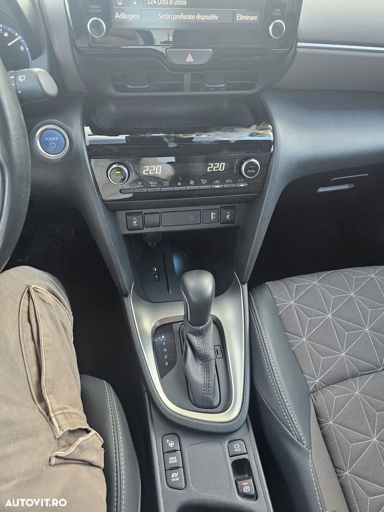 Toyota Yaris 1.5 VVT-i HSD Active - 12