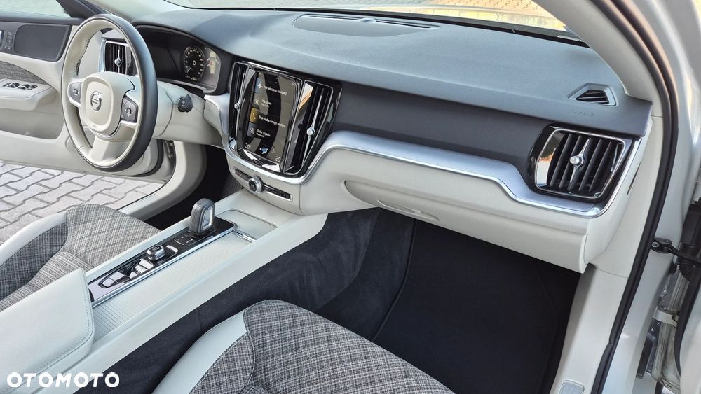 Volvo V60 B4 D Geartronic Momentum Pro - 13
